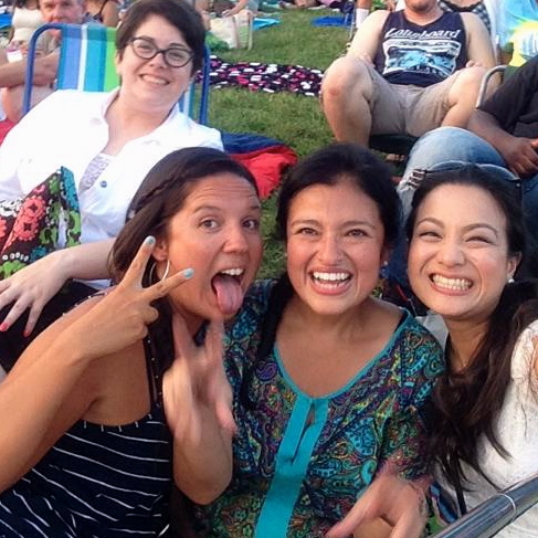 One of the resasons we sped on back home.  Bruno Mars with some beautiful ladies!